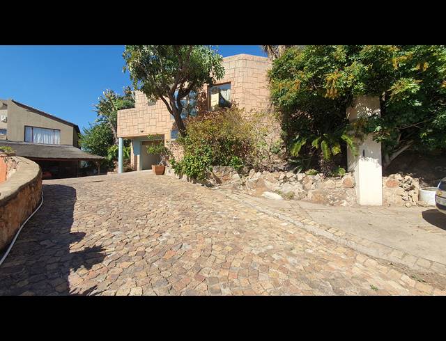 2 BEDROOM FREEHOLD FOR SALE IN OAKDENE